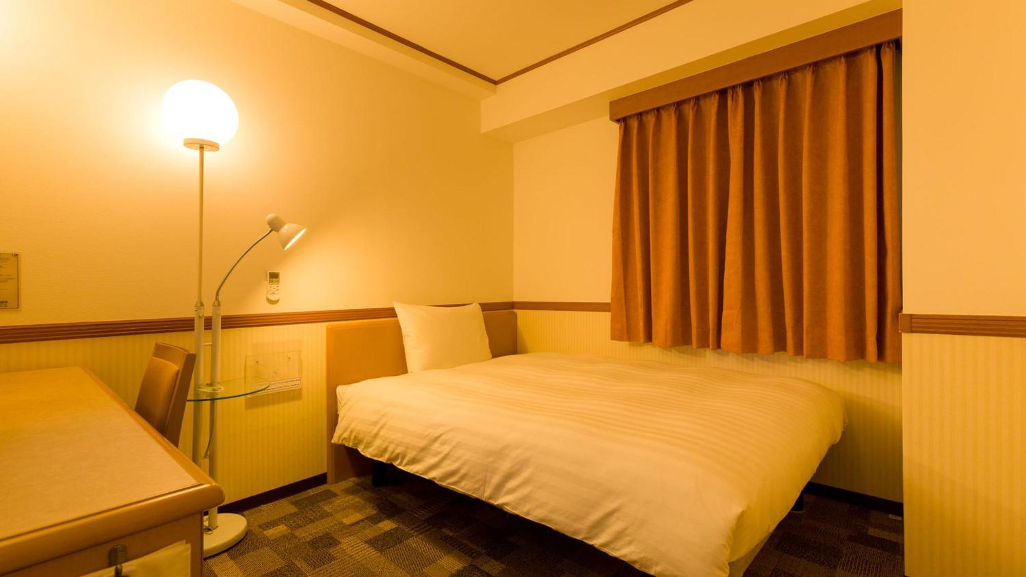 Toyoko Inn Okinawa Naha Kokusai-Dori Miebashi-Eki Rum bild